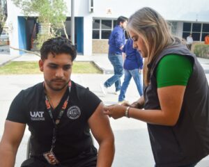 Colabora la UAT con el Sector Salud en jornadas de vacunación
