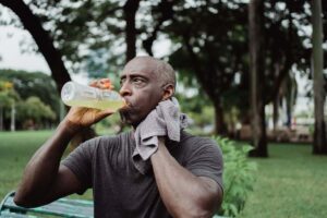 ▷ ¿Qué es hiponatremia? Síntomas, causas y cómo prevenirla